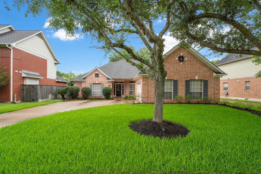 Property photo for 7319 Emerald Glen Drive, Sugar Land, TX