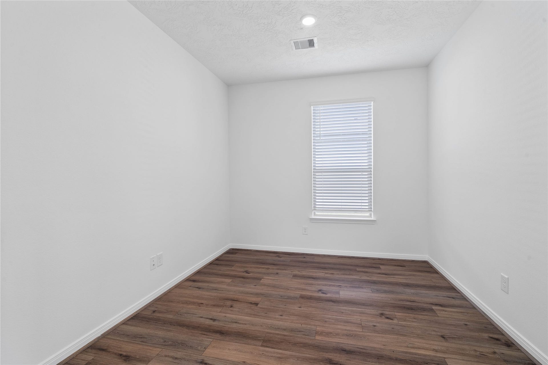 640 Appaloosa Meadow Drive, Magnolia, TX 77354 The Den is a versatile and additional living space that can be used as a home office, hobby or play room. It features durable vinyl plank flooring, high ceilings, recessed lighting, neutral paint, and a large window with blinds.