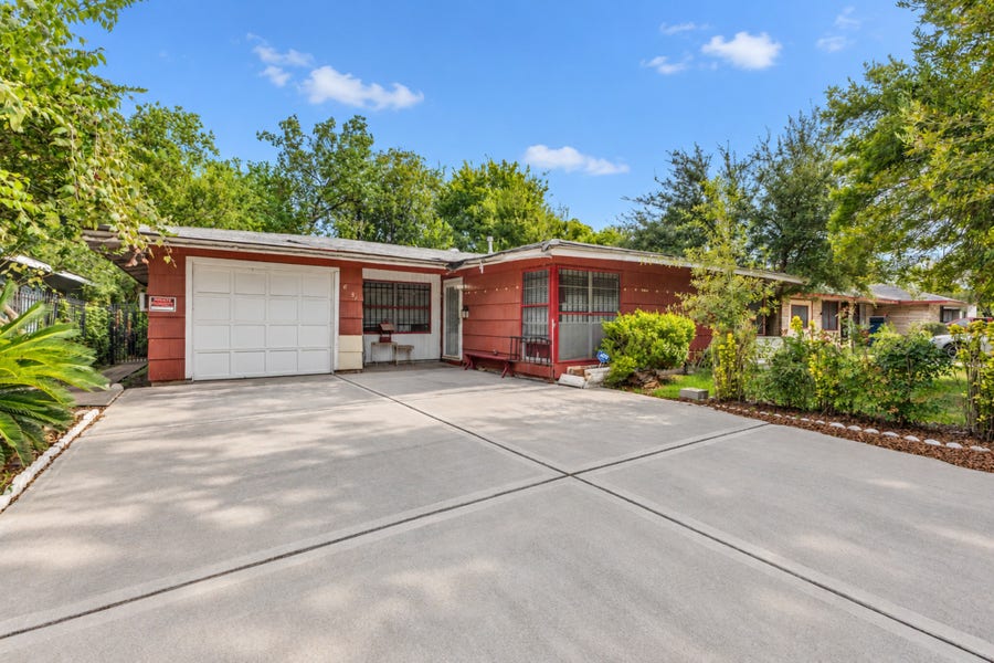 Property photo for 6051 Willow Glen Drive, Houston, TX