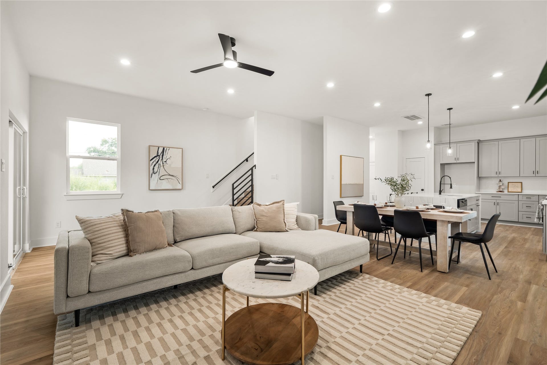 3412 Cortlandt Street, Houston, TX 77018 The living area anchors the home, with the staircase's horizontal black railing adding a bold graphic
element as the space opens effortlessly to the dining room and kitchen.