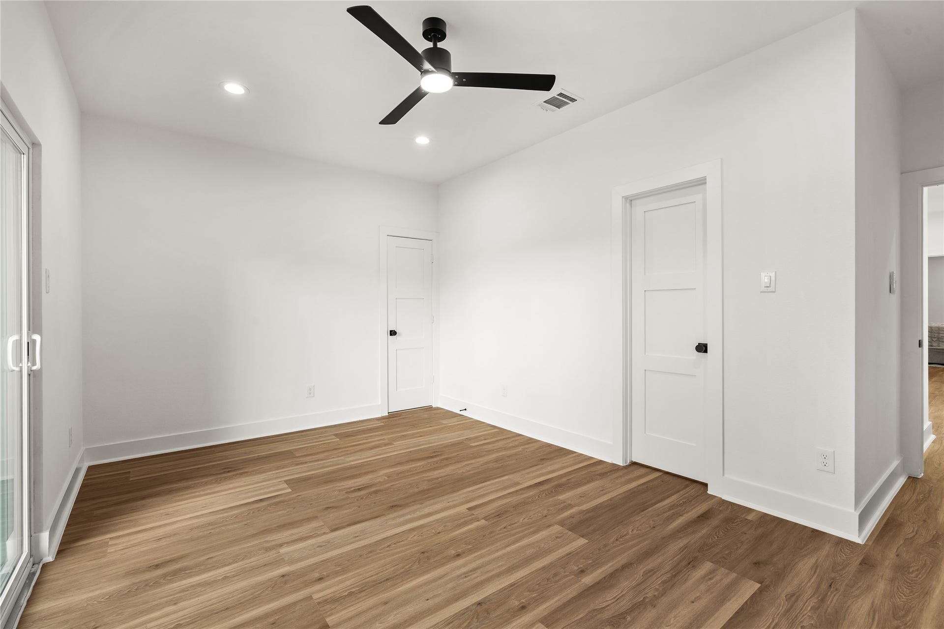 3412 Cortlandt Street, Houston, TX 77018 Another view shows the room's closet and direct access to a Jack-and-Jill bath, along with generous wall
space for furnishings and wide-plank flooring that carries seamlessly from room to room.