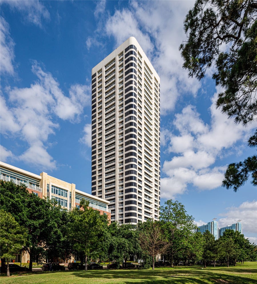 Property photo for 1701 Hermann Drive, #21F, Houston, TX