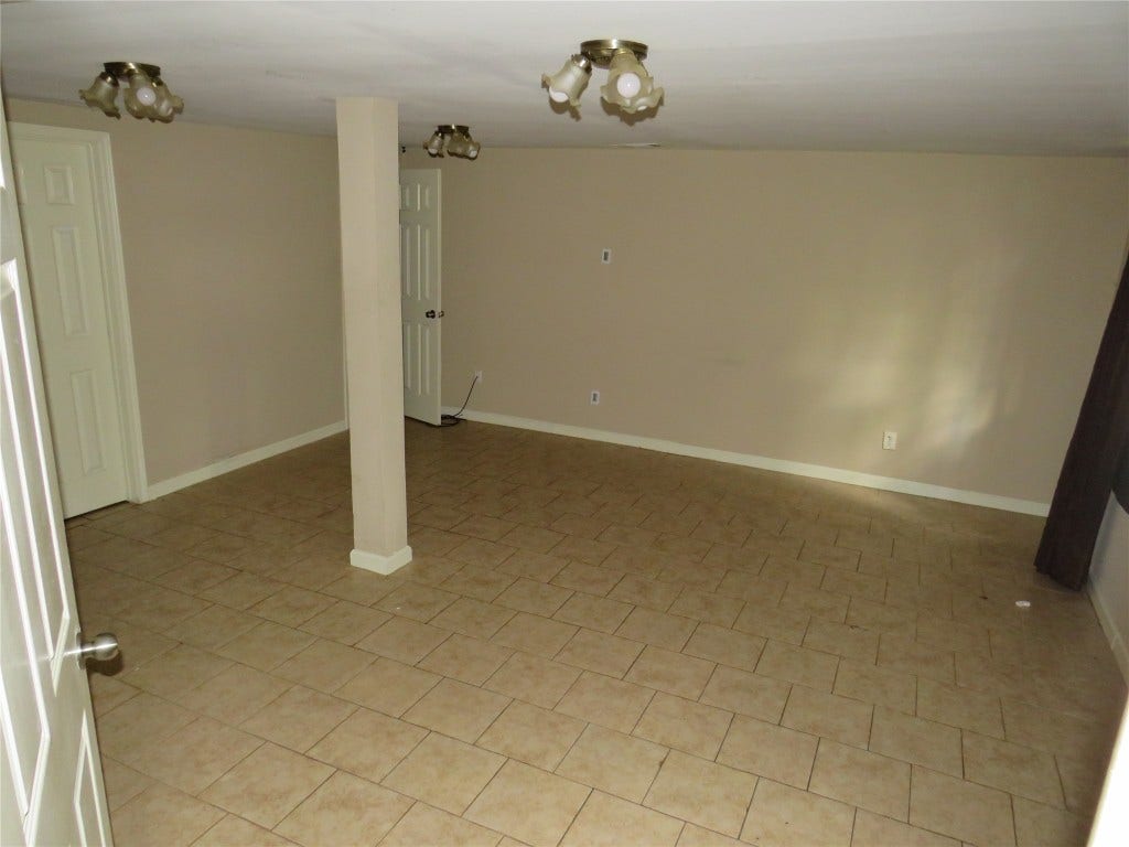7102 N Highway 6, Hitchcock, TX 77563 7102 N Highway 6, Hitchcock, TX 77563