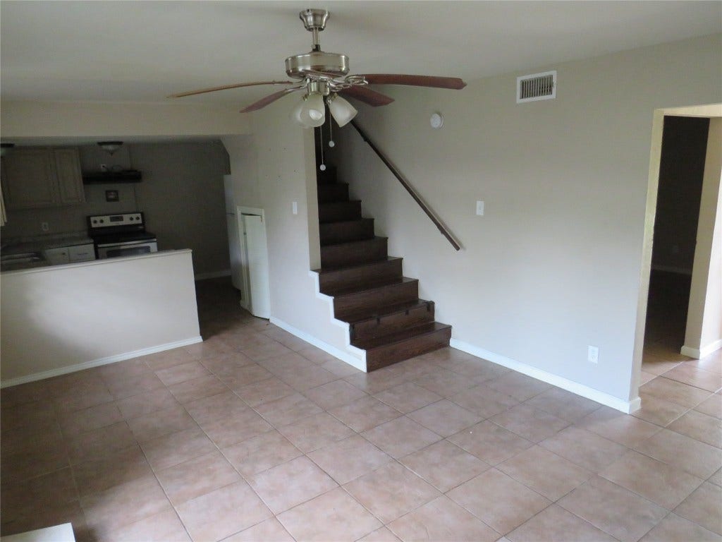 7102 N Highway 6, Hitchcock, TX 77563 7102 N Highway 6, Hitchcock, TX 77563