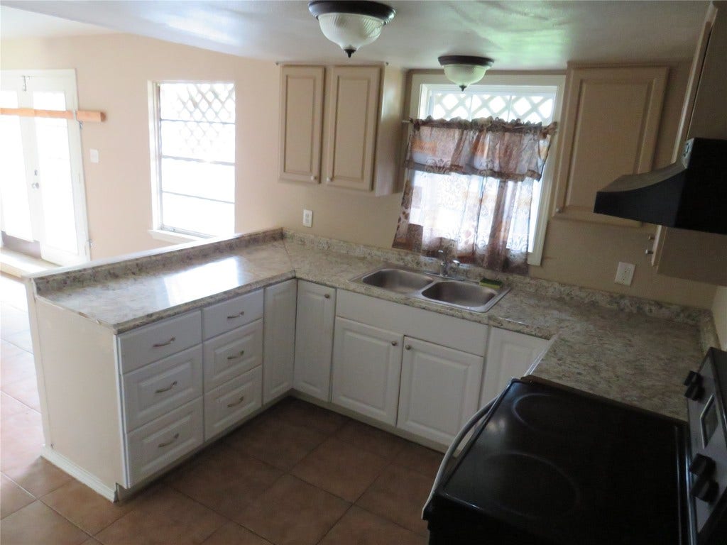 7102 N Highway 6, Hitchcock, TX 77563 7102 N Highway 6, Hitchcock, TX 77563