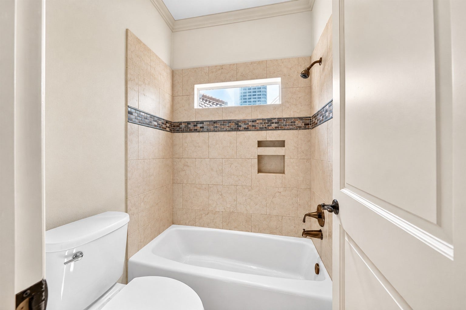 2400 Avalon Place, Houston, TX 77019 2400 Avalon Place, Houston, TX 77019