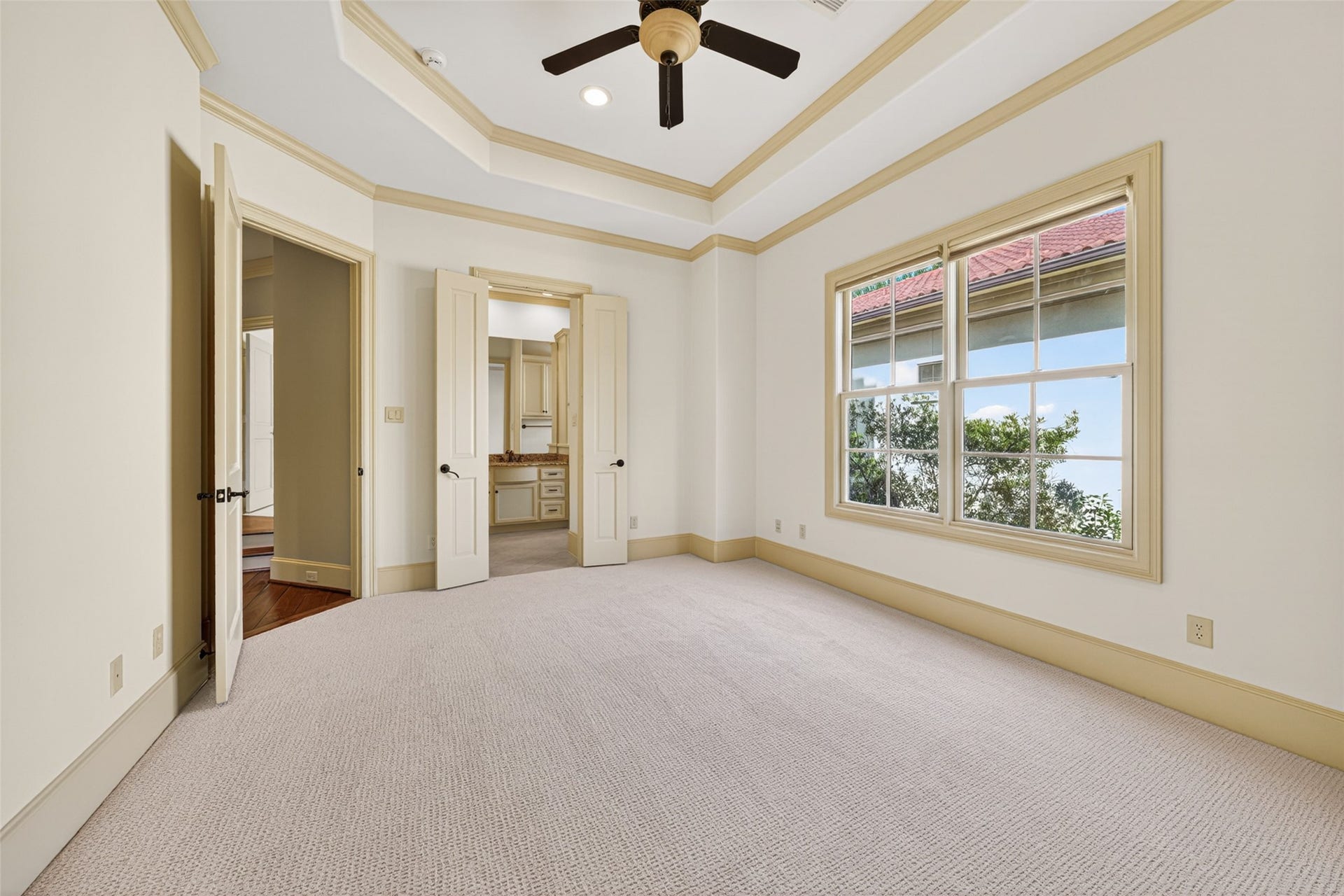 2400 Avalon Place, Houston, TX 77019 2400 Avalon Place, Houston, TX 77019