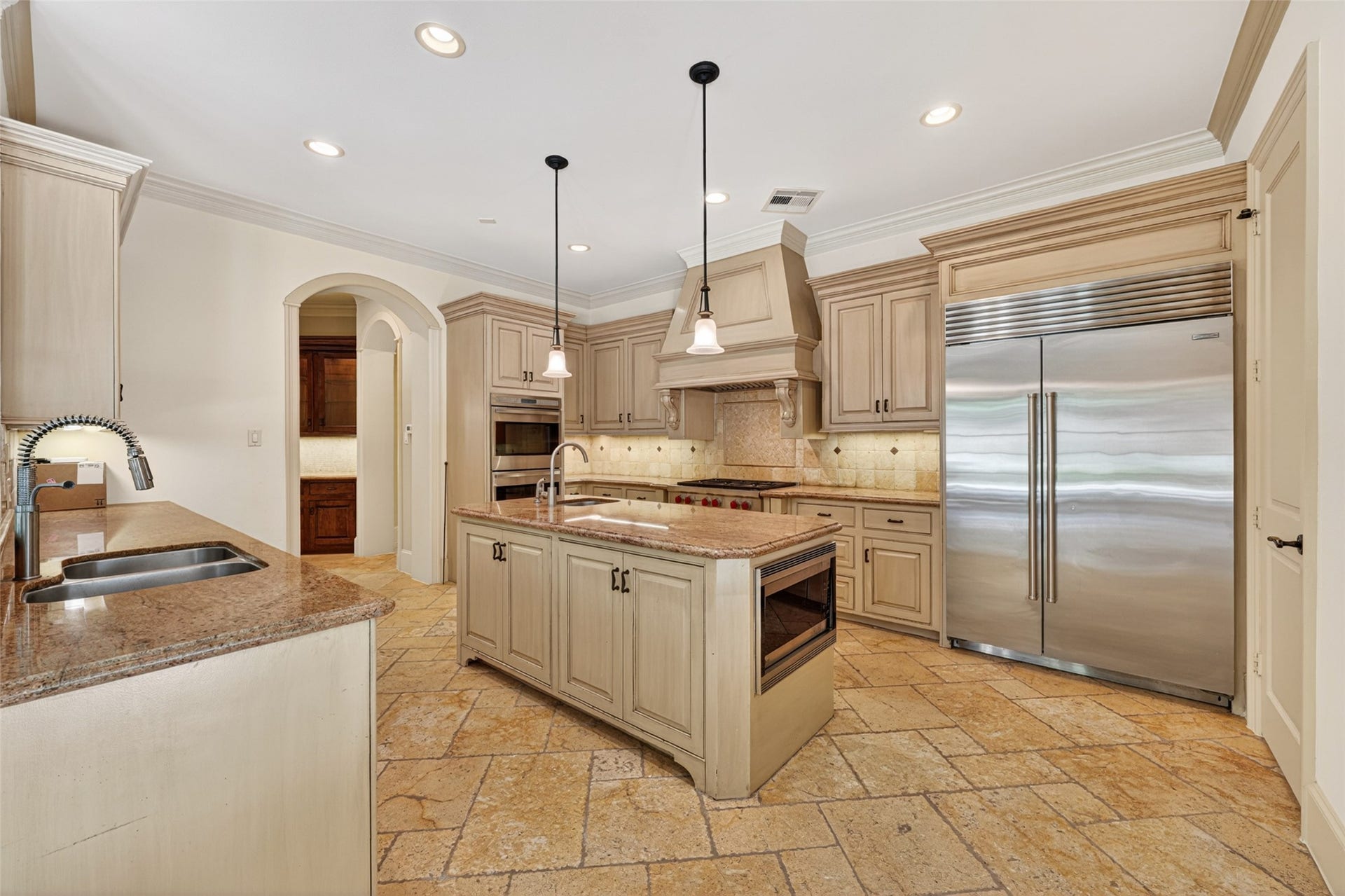 2400 Avalon Place, Houston, TX 77019 2400 Avalon Place, Houston, TX 77019