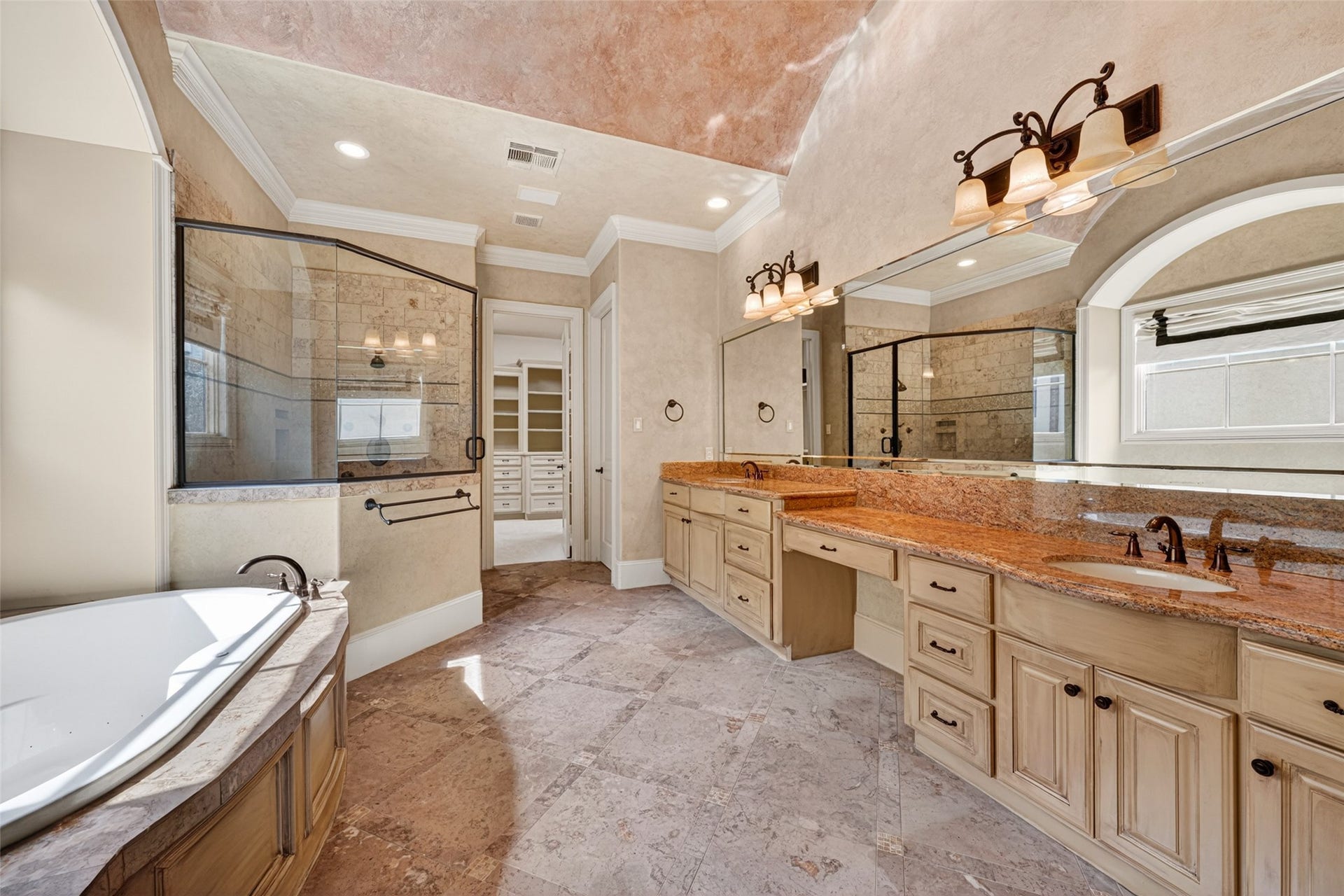2400 Avalon Place, Houston, TX 77019 2400 Avalon Place, Houston, TX 77019
