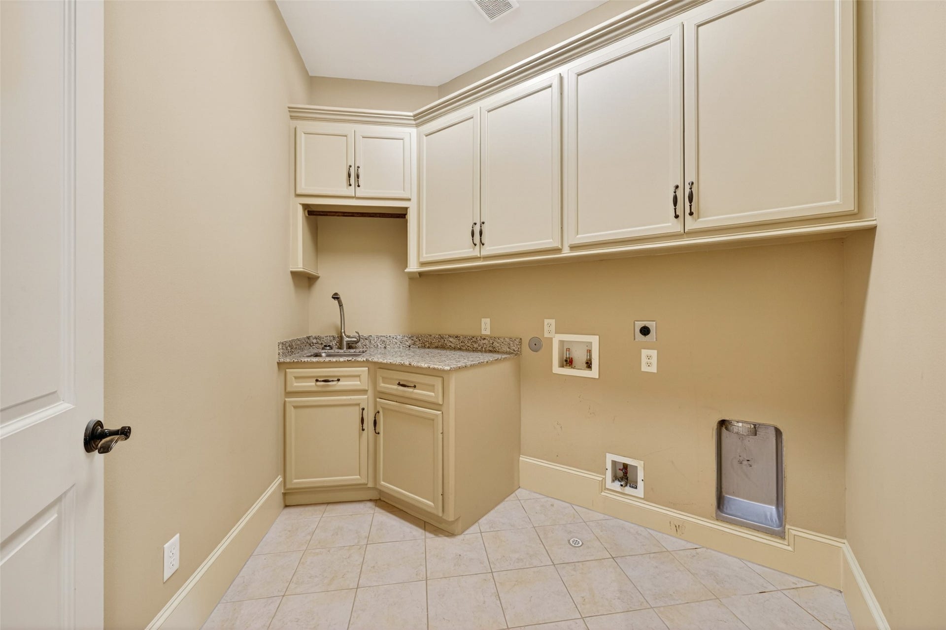 2400 Avalon Place, Houston, TX 77019 2400 Avalon Place, Houston, TX 77019