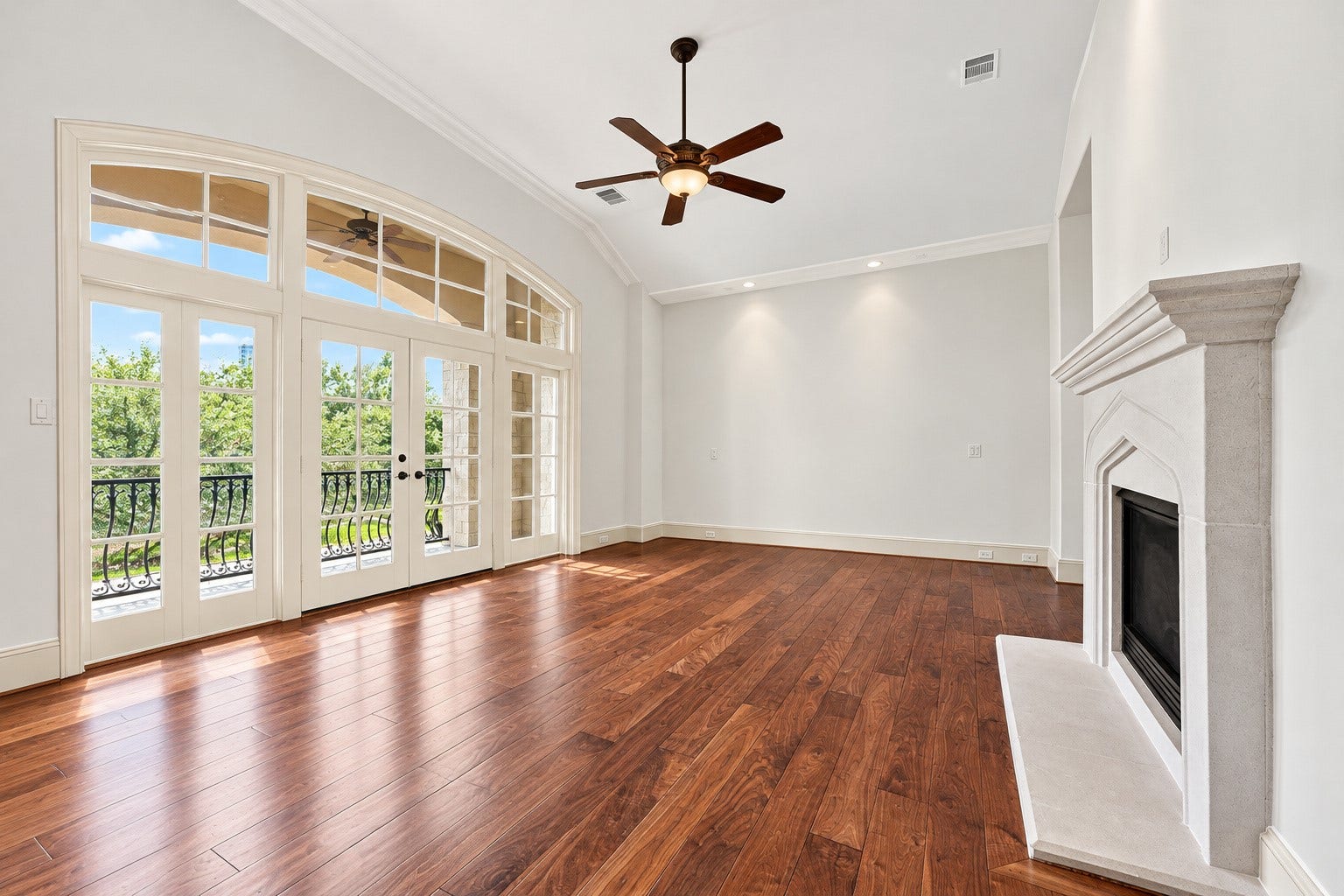 2400 Avalon Place, Houston, TX 77019 2400 Avalon Place, Houston, TX 77019