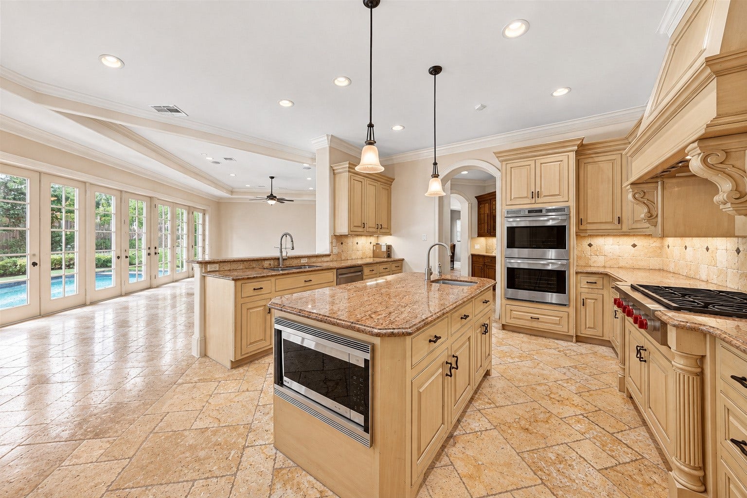 2400 Avalon Place, Houston, TX 77019 2400 Avalon Place, Houston, TX 77019