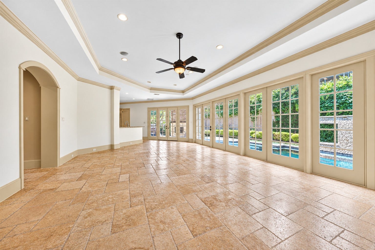 2400 Avalon Place, Houston, TX 77019 2400 Avalon Place, Houston, TX 77019