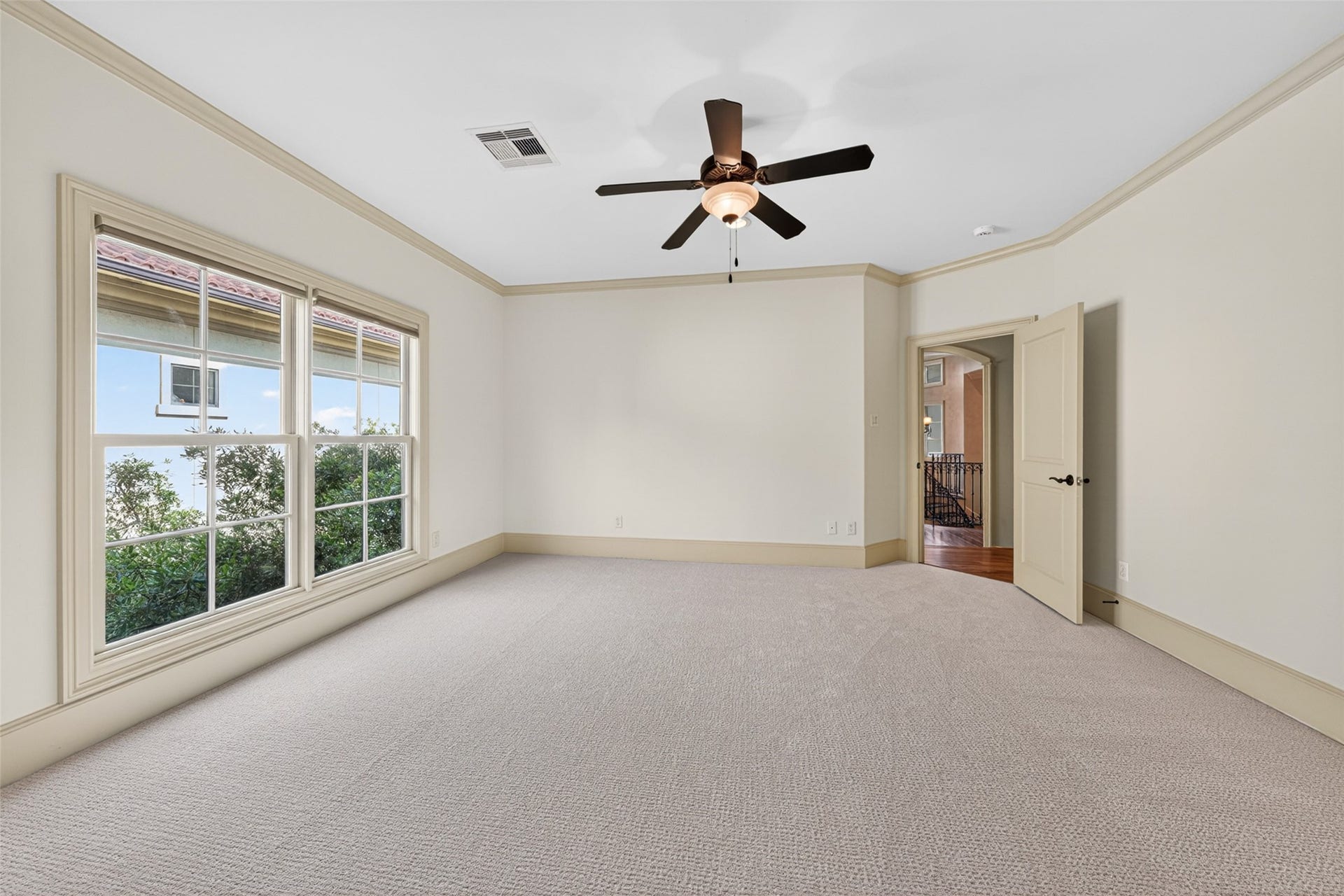 2400 Avalon Place, Houston, TX 77019 2400 Avalon Place, Houston, TX 77019