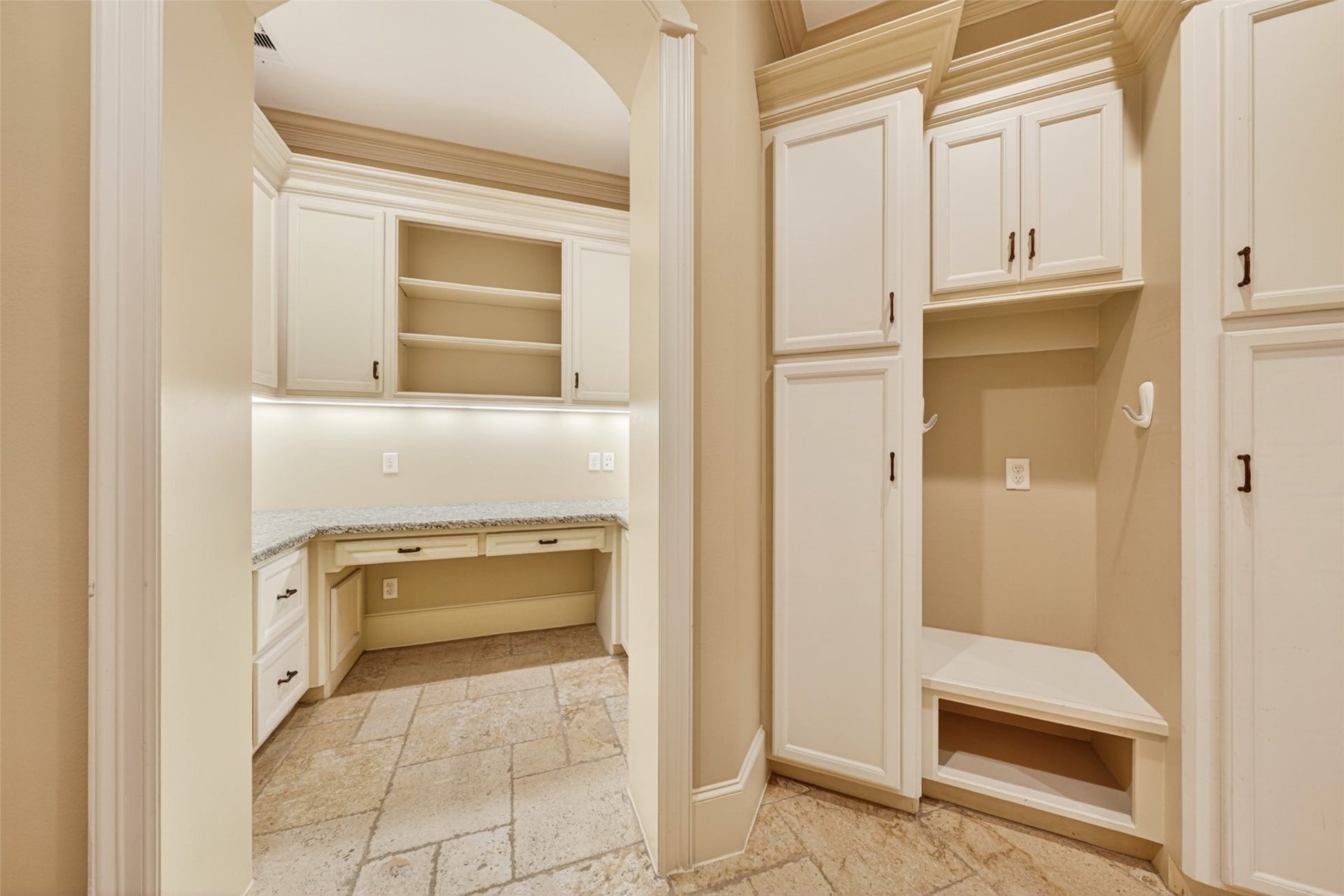 2400 Avalon Place, Houston, TX 77019 2400 Avalon Place, Houston, TX 77019