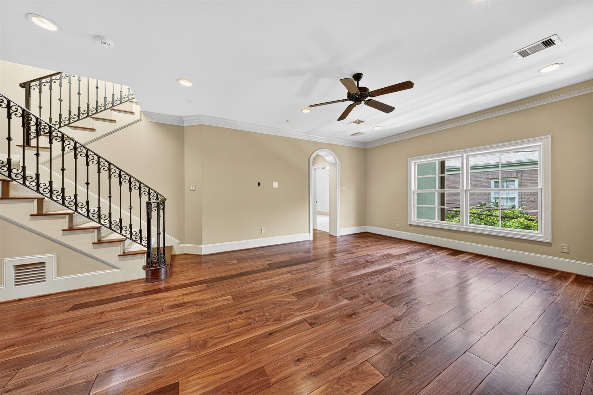 2400 Avalon Place, Houston, TX 77019 2400 Avalon Place, Houston, TX 77019