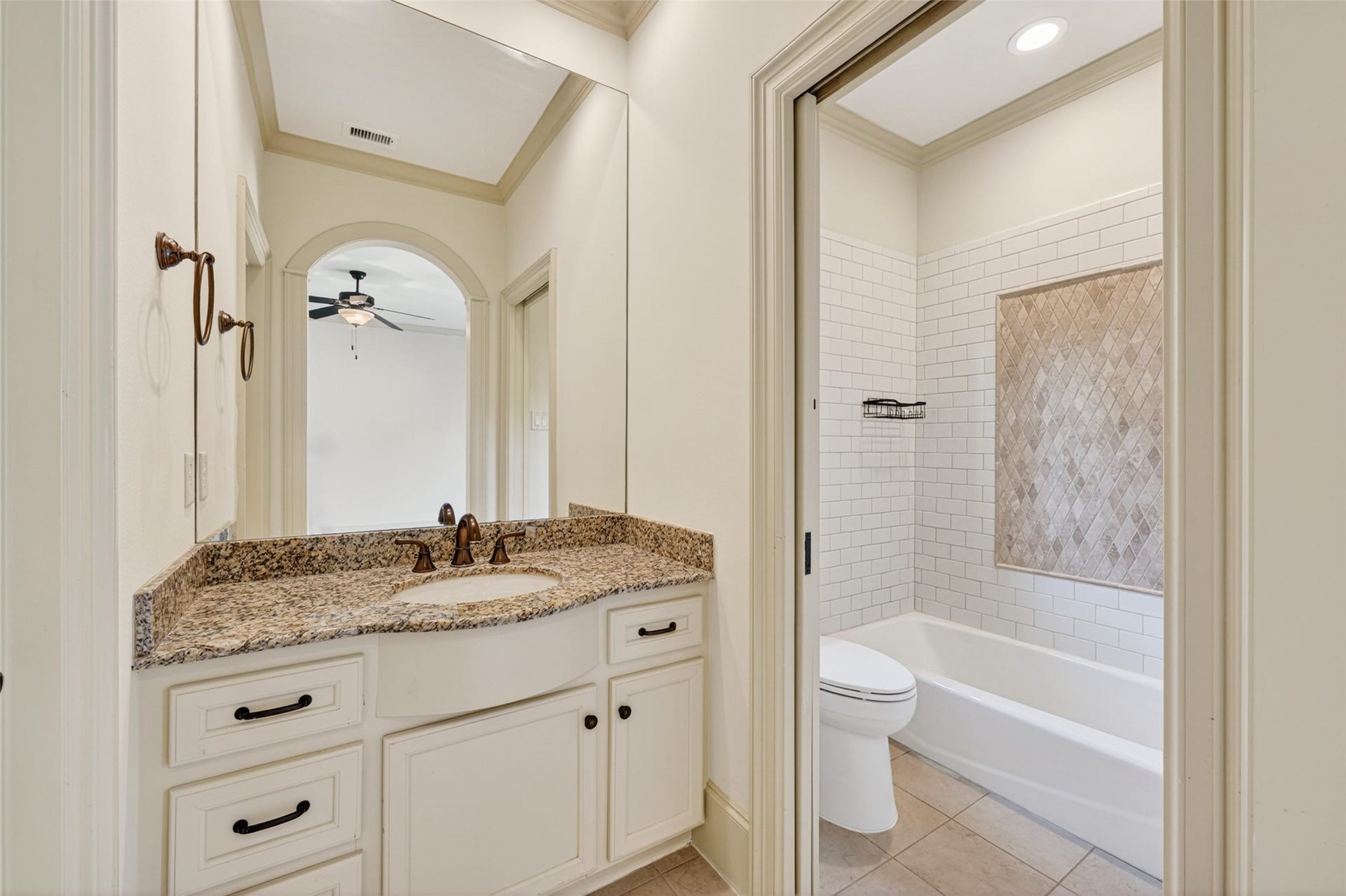2400 Avalon Place, Houston, TX 77019 2400 Avalon Place, Houston, TX 77019