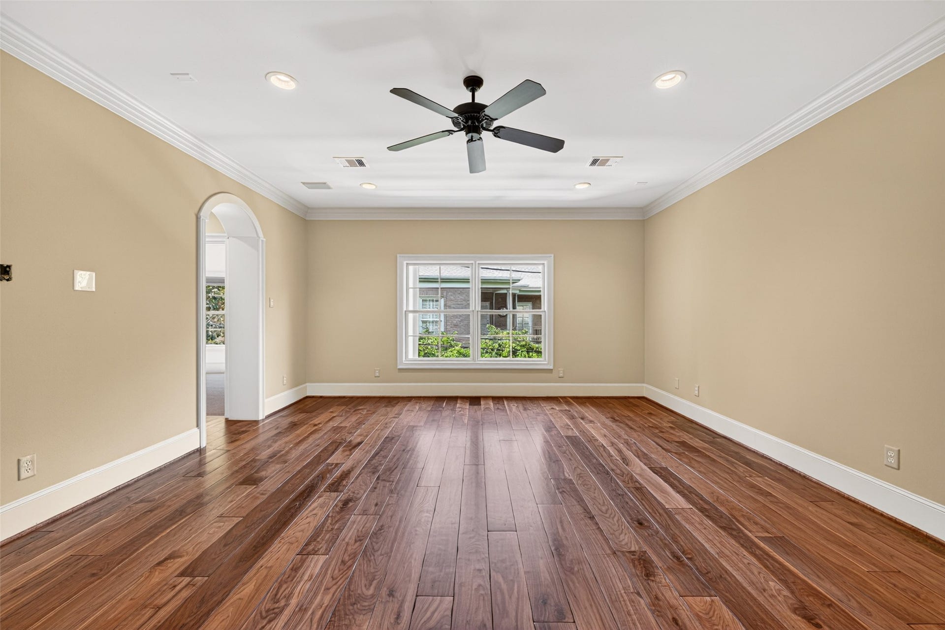 2400 Avalon Place, Houston, TX 77019 2400 Avalon Place, Houston, TX 77019