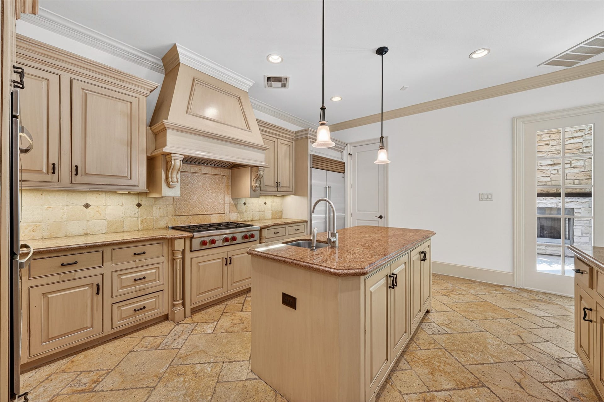 2400 Avalon Place, Houston, TX 77019 2400 Avalon Place, Houston, TX 77019