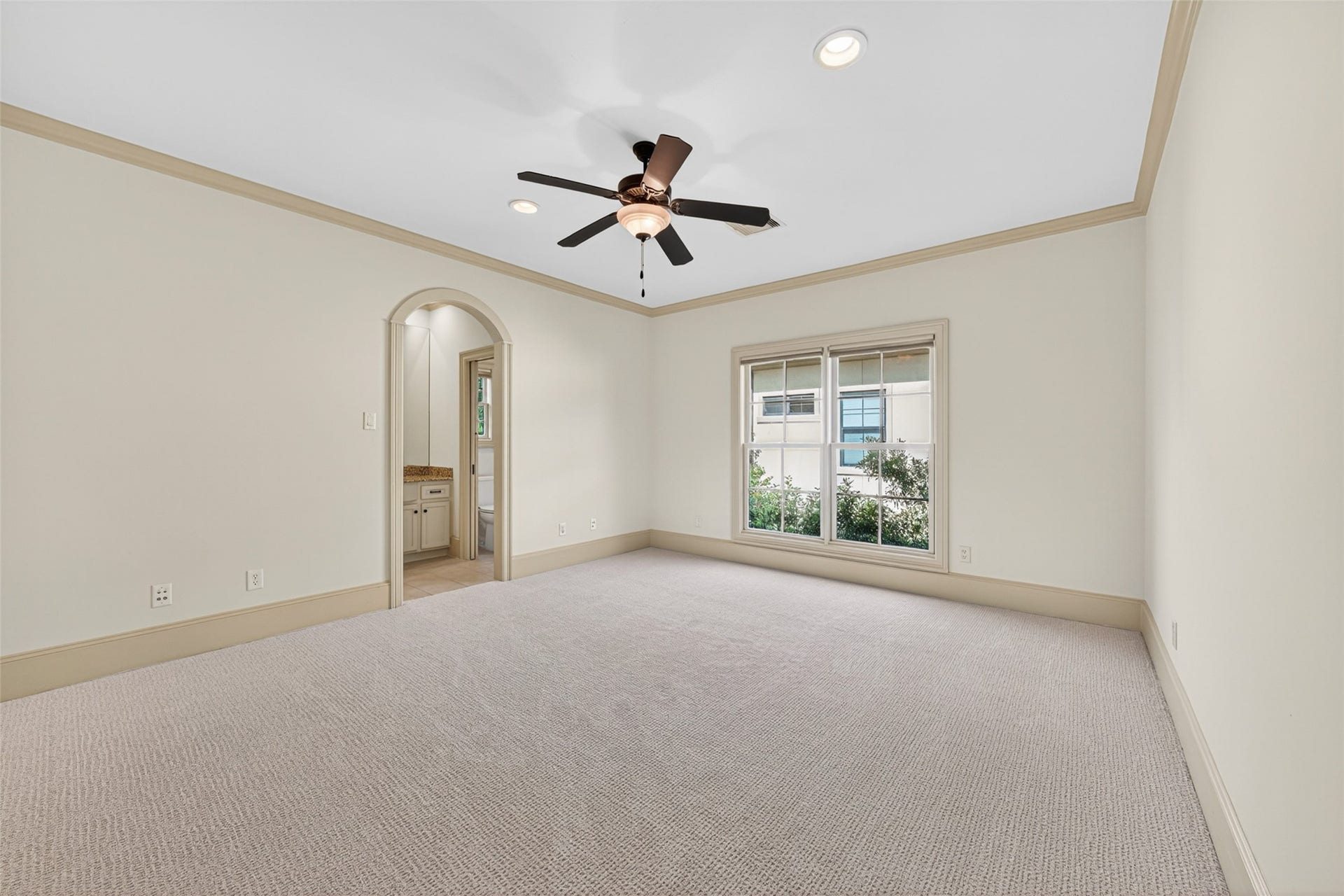 2400 Avalon Place, Houston, TX 77019 2400 Avalon Place, Houston, TX 77019