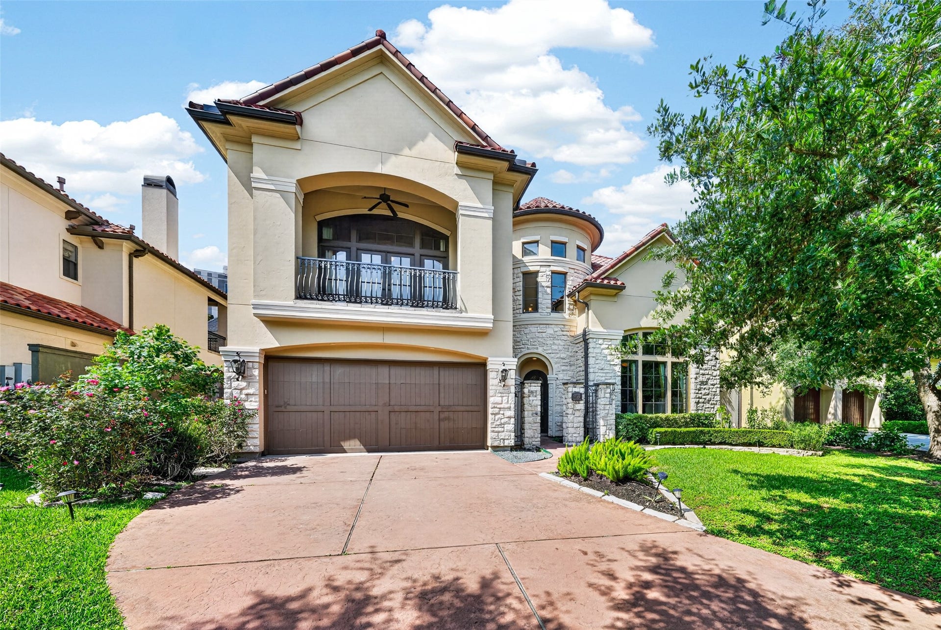 2400 Avalon Place, Houston, TX 77019 2400 Avalon Place, Houston, TX 77019
