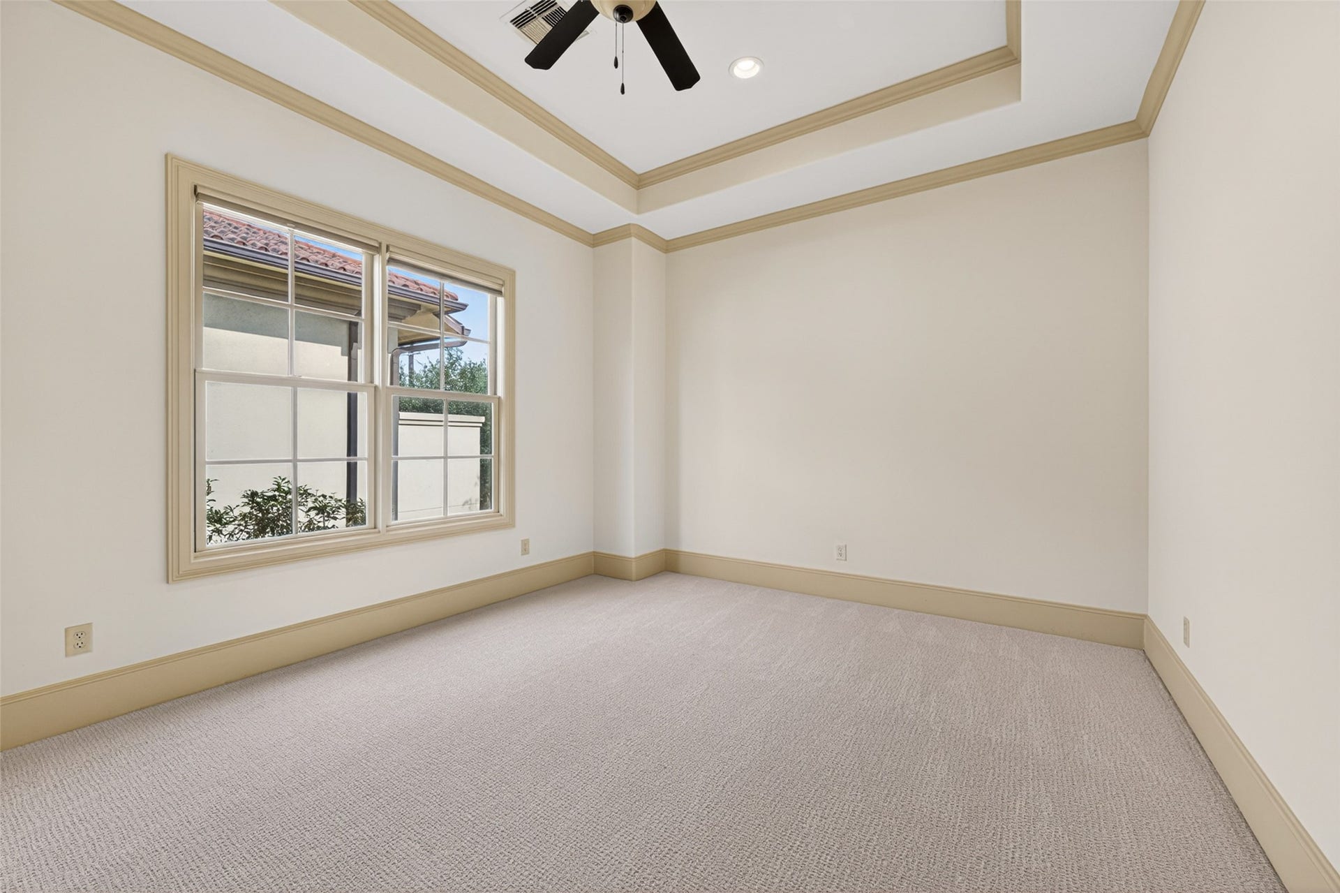 2400 Avalon Place, Houston, TX 77019 2400 Avalon Place, Houston, TX 77019