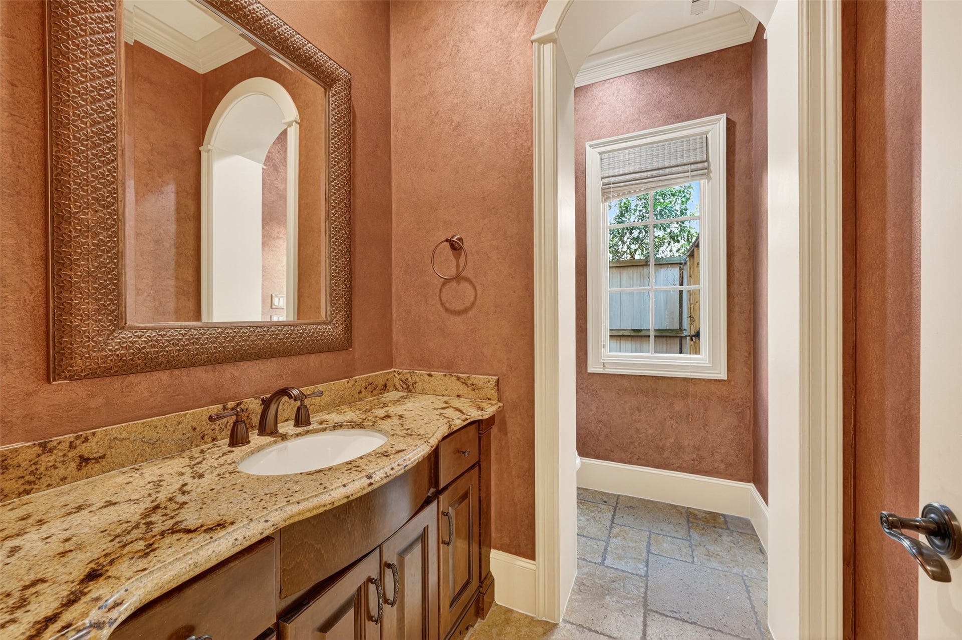 2400 Avalon Place, Houston, TX 77019 2400 Avalon Place, Houston, TX 77019
