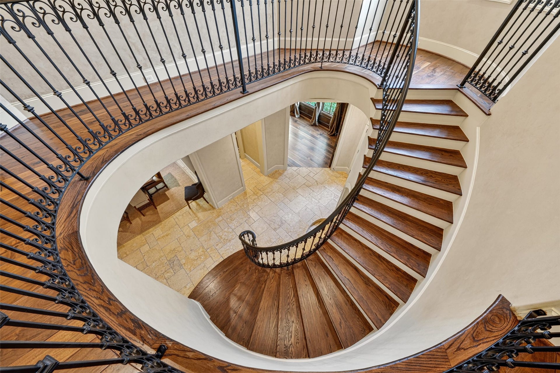 2400 Avalon Place, Houston, TX 77019 2400 Avalon Place, Houston, TX 77019