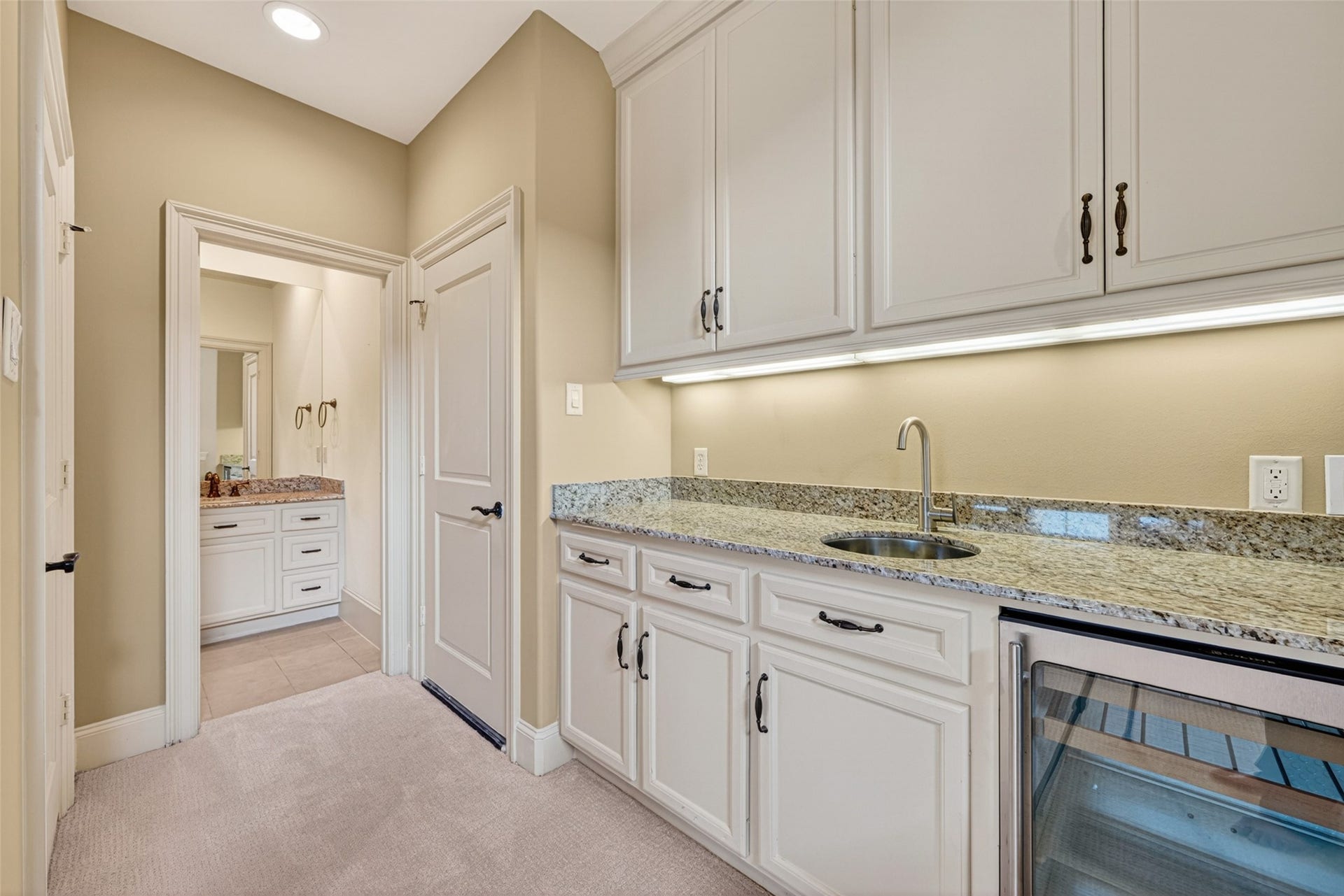 2400 Avalon Place, Houston, TX 77019 2400 Avalon Place, Houston, TX 77019