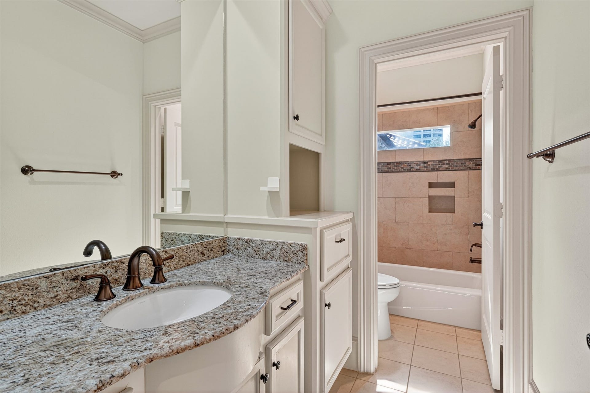 2400 Avalon Place, Houston, TX 77019 2400 Avalon Place, Houston, TX 77019
