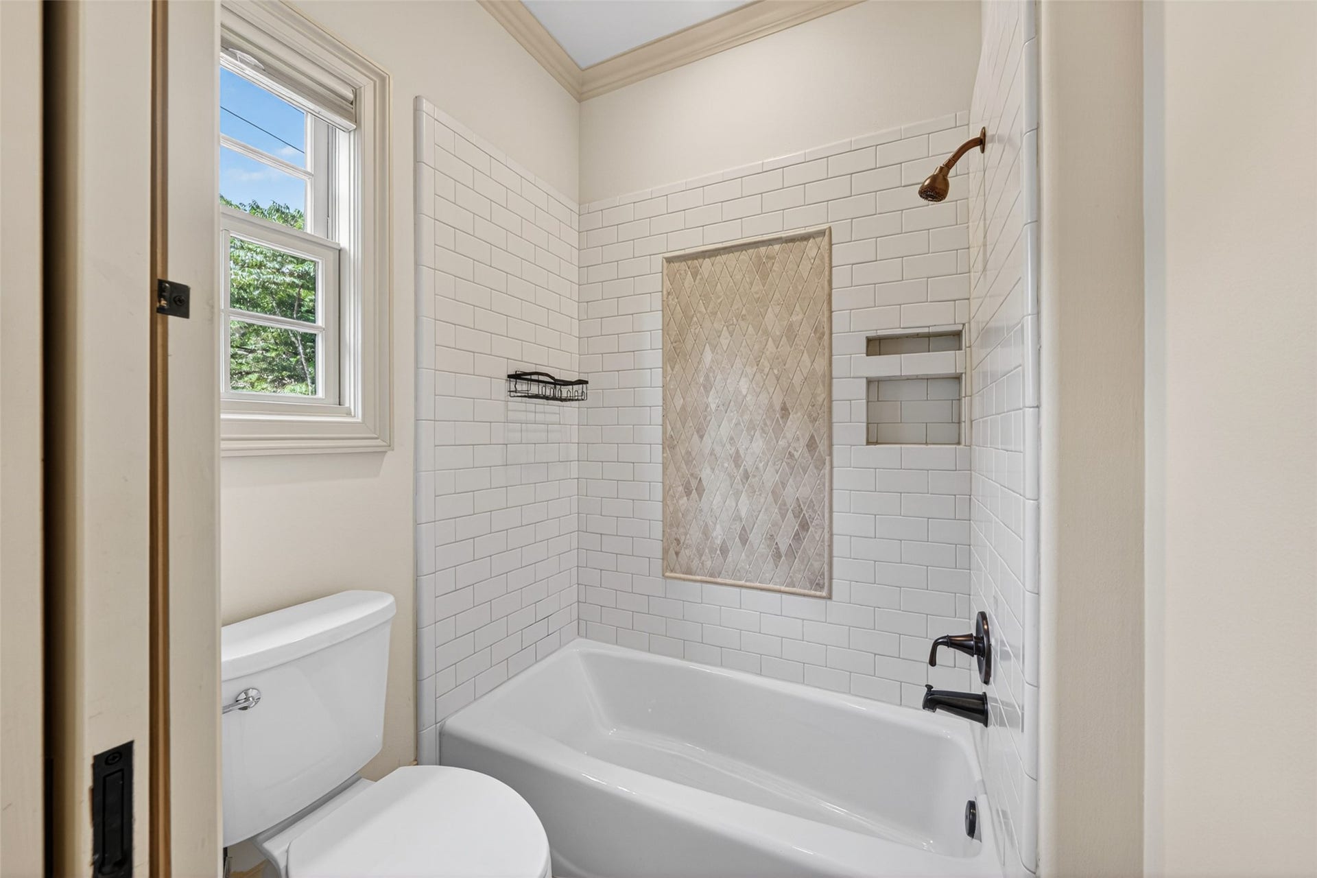 2400 Avalon Place, Houston, TX 77019 2400 Avalon Place, Houston, TX 77019