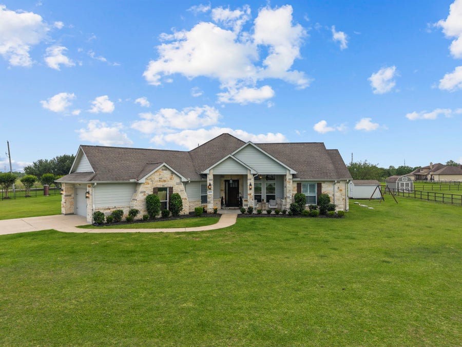 Property photo for 16003 Three Oaks Boulevard, Santa Fe, TX
