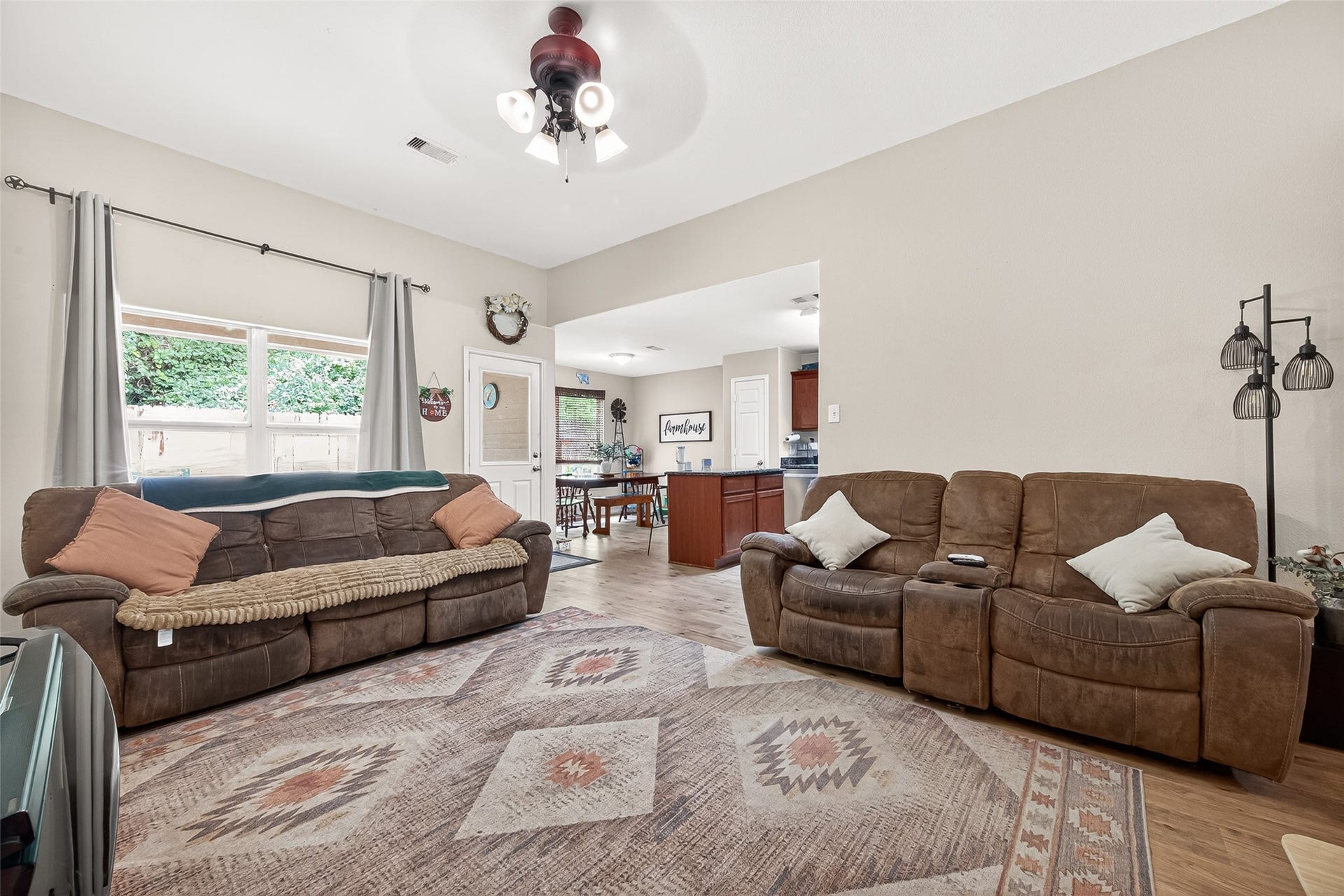 12114 Estelle Lane, Pinehurst, TX 77362 12114 Estelle Lane, Pinehurst, TX 77362
