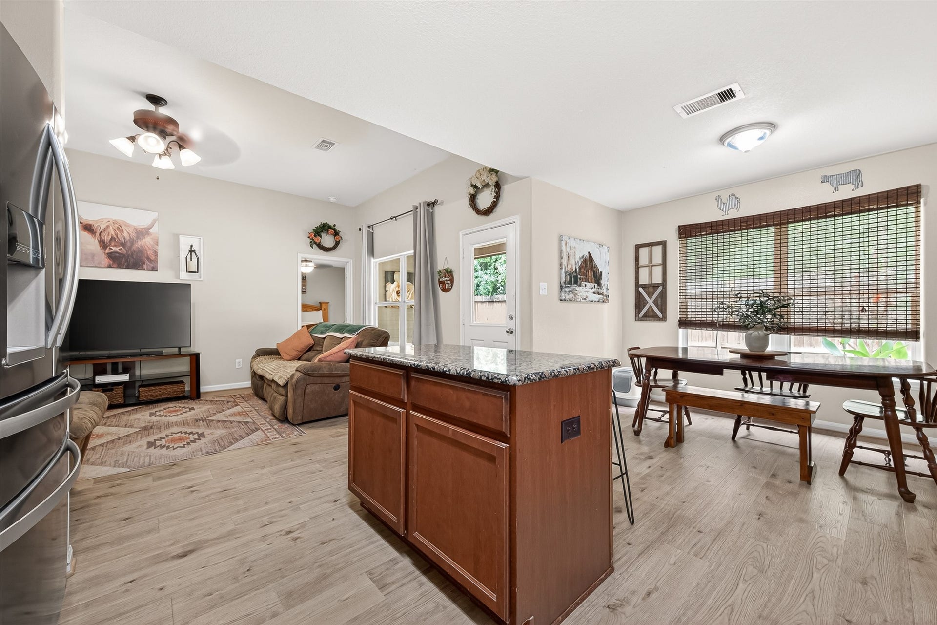 12114 Estelle Lane, Pinehurst, TX 77362 12114 Estelle Lane, Pinehurst, TX 77362
