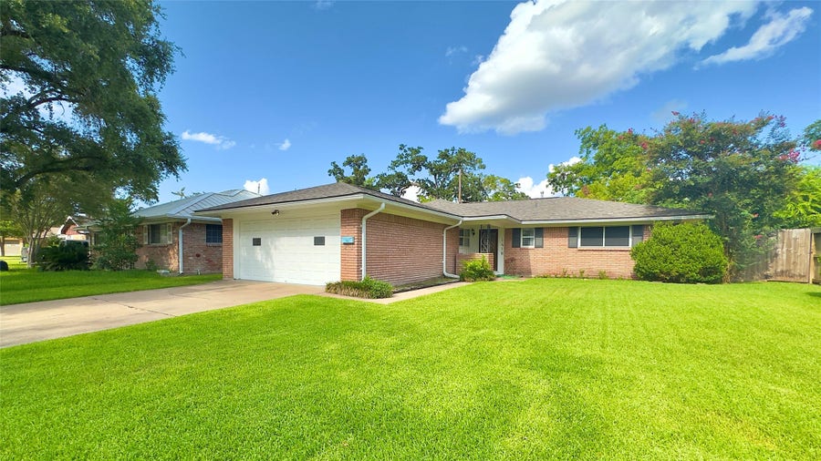 Property photo for 1418 Murrayhill Drive, Houston, TX