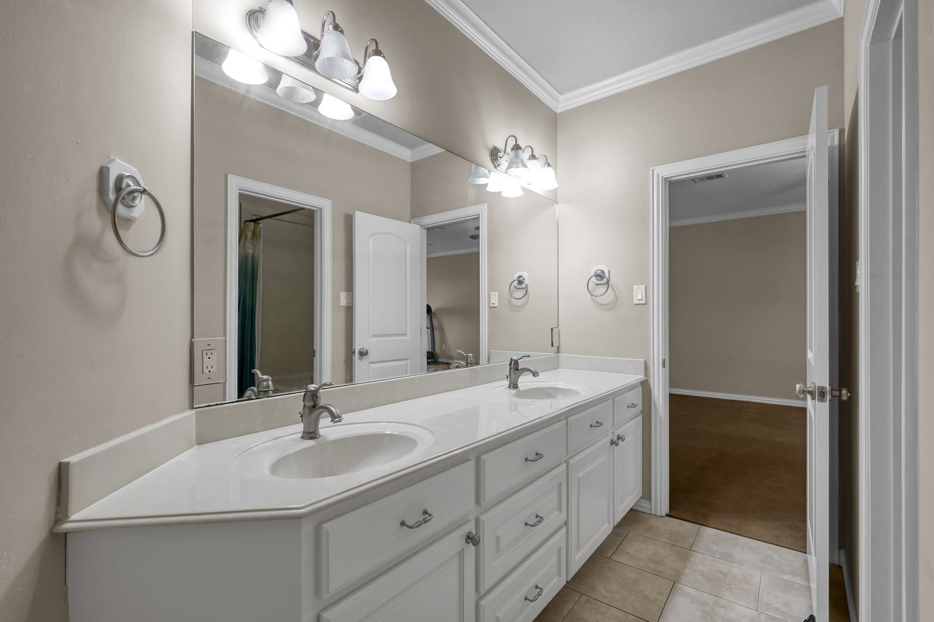 79 Melrose Drive, Montgomery, TX 77356 Jack and Jill Bathroom