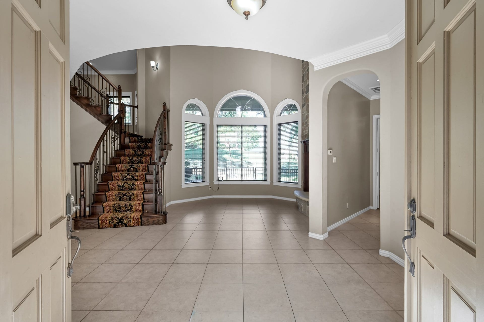 79 Melrose Drive, Montgomery, TX 77356 Front Entry facing the Living Room