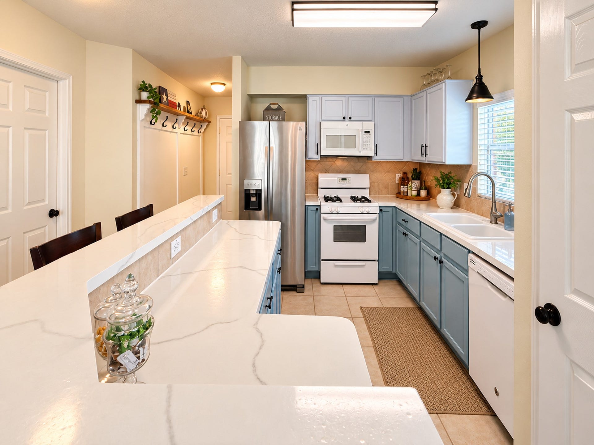 619 Cypresswood Trace, Spring, TX 77373 Lovely epoxy countertops look like quartz calcutta