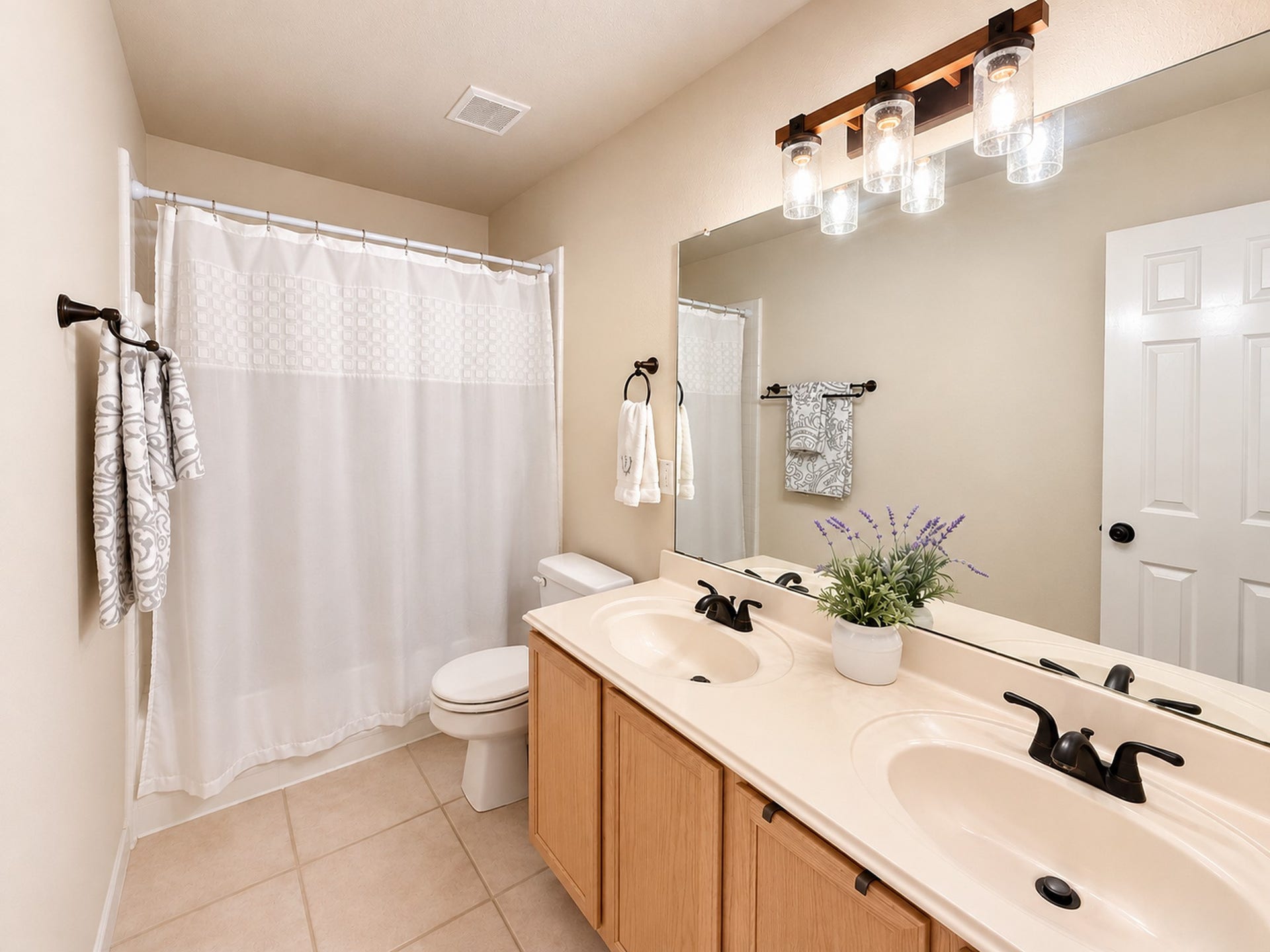 619 Cypresswood Trace, Spring, TX 77373 Upstairs Bathroom