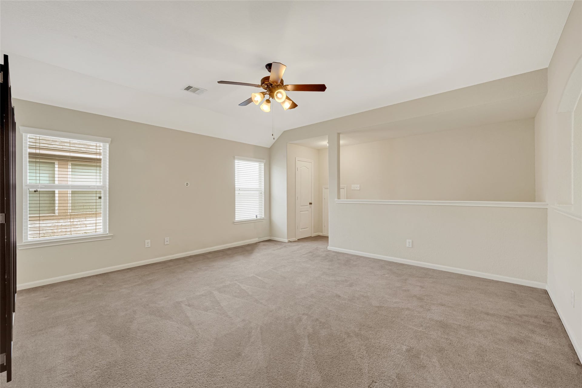 6806 Hunters Trace Lane, Baytown, TX 77521
