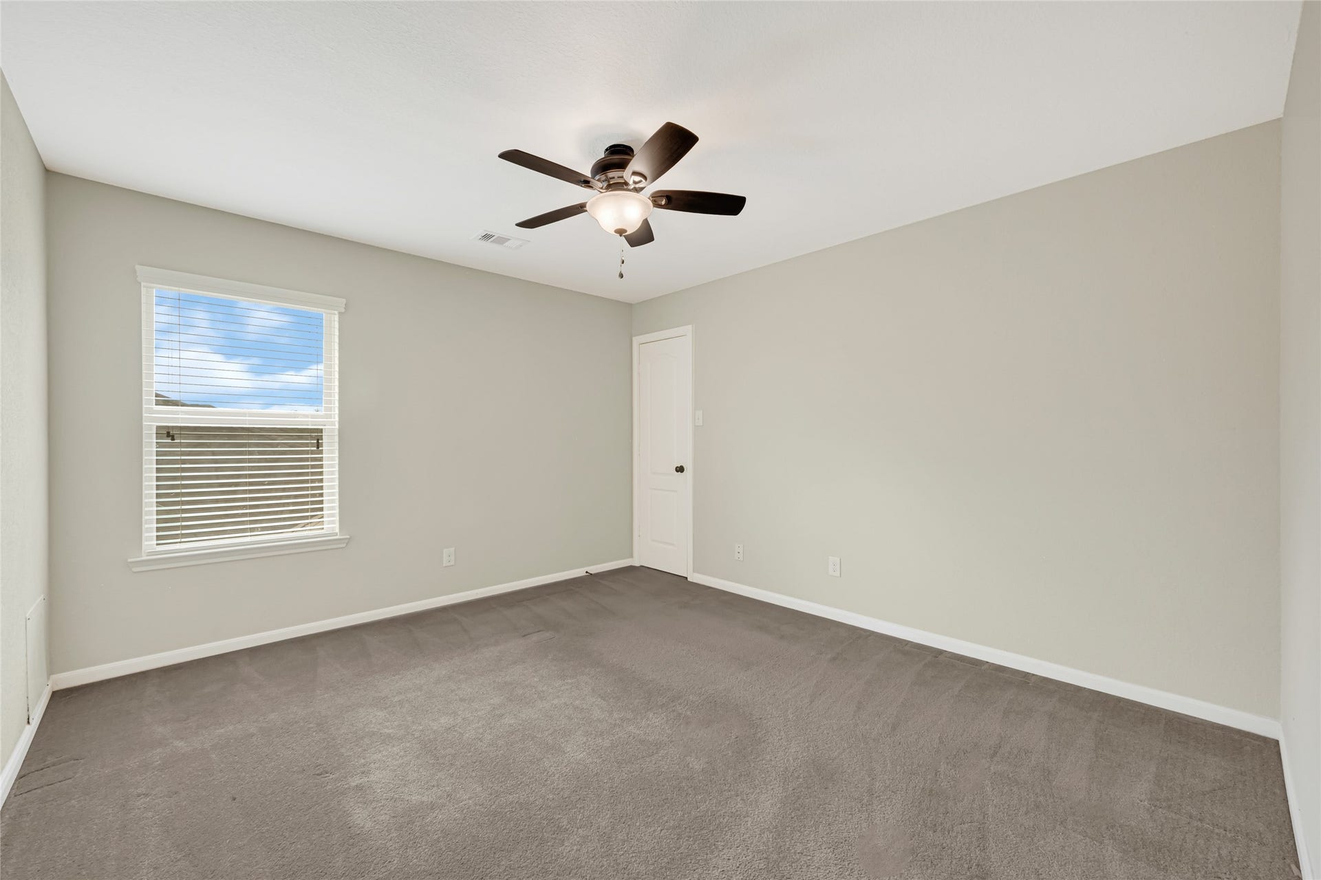 6806 Hunters Trace Lane, Baytown, TX 77521