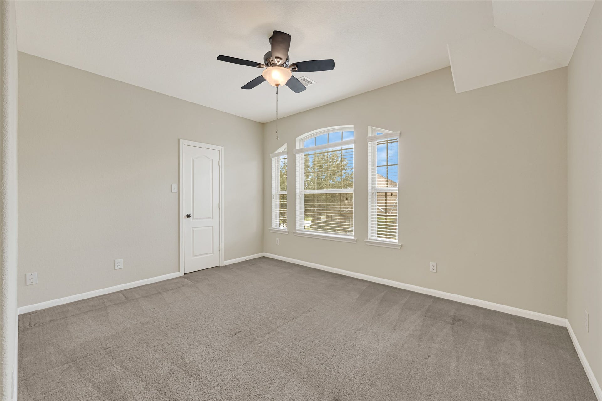 6806 Hunters Trace Lane, Baytown, TX 77521