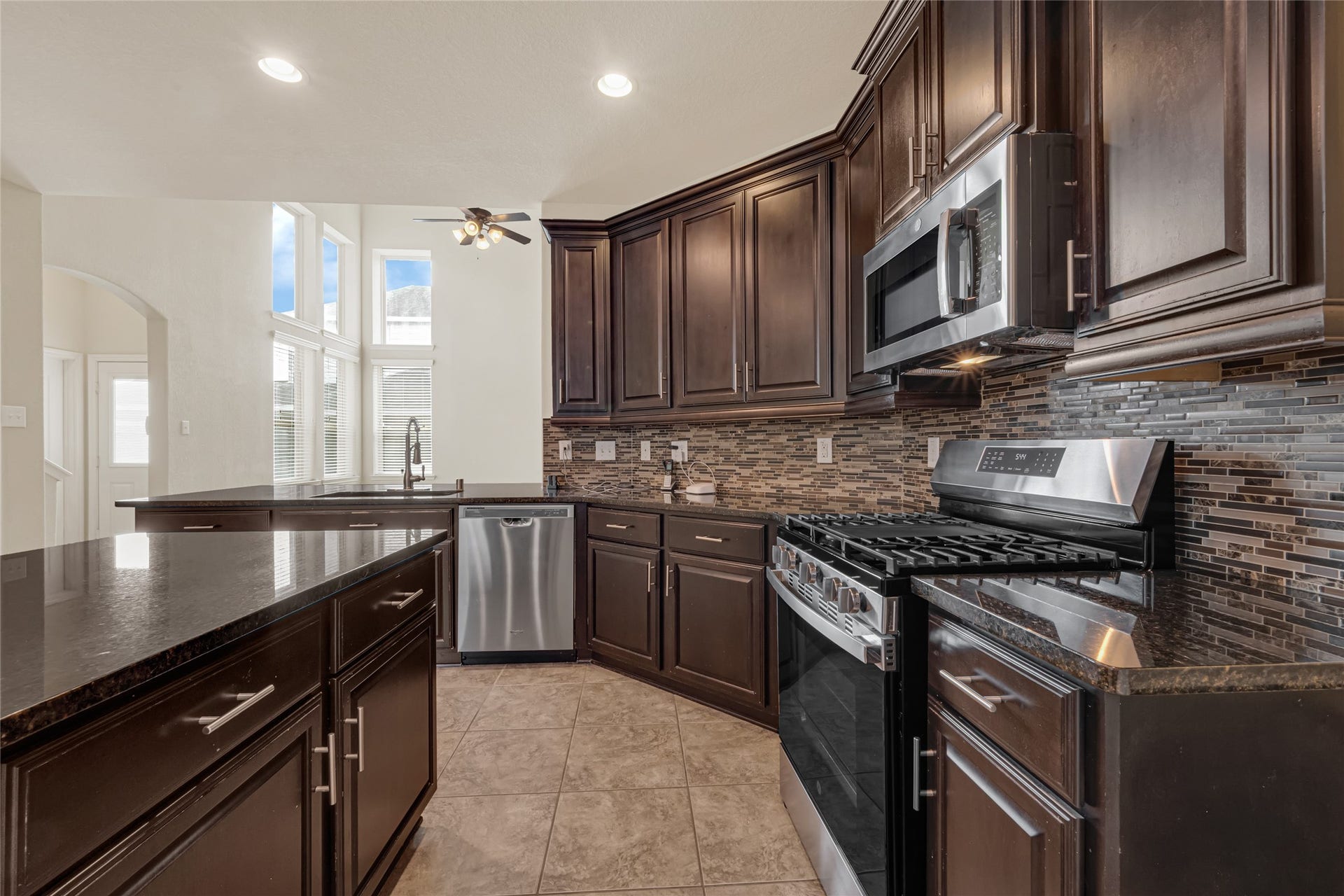 6806 Hunters Trace Lane, Baytown, TX 77521