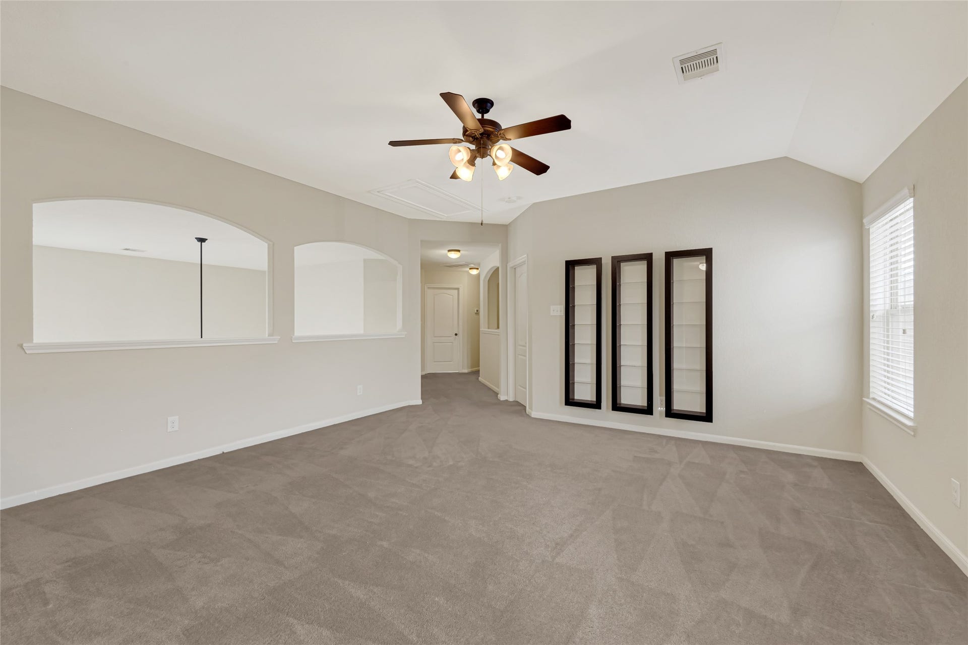 6806 Hunters Trace Lane, Baytown, TX 77521