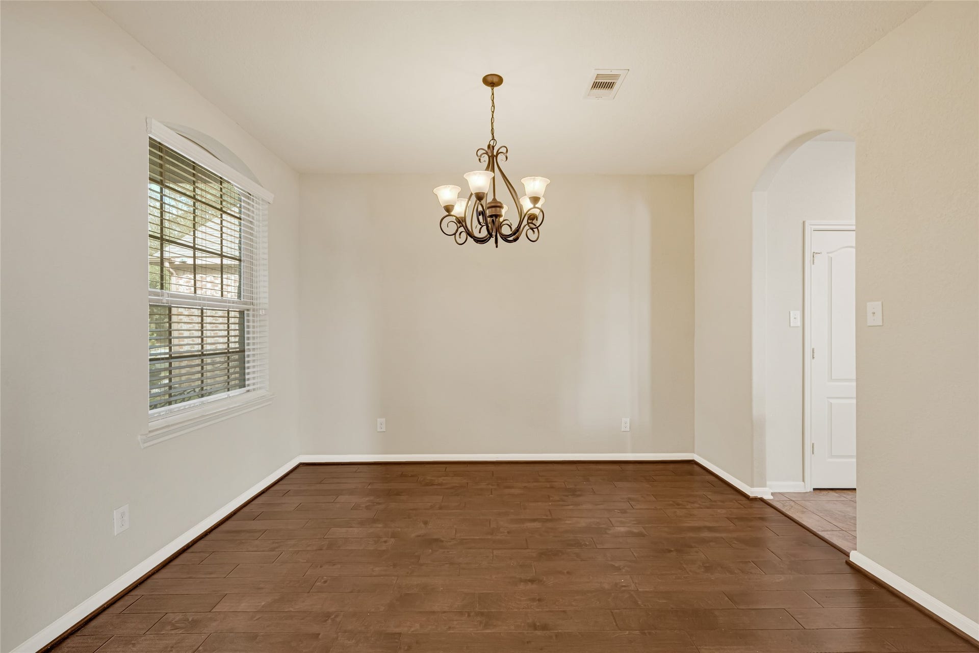 6806 Hunters Trace Lane, Baytown, TX 77521
