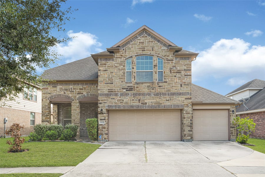 Property photo for 6806 Hunters Trace Lane, Baytown, TX