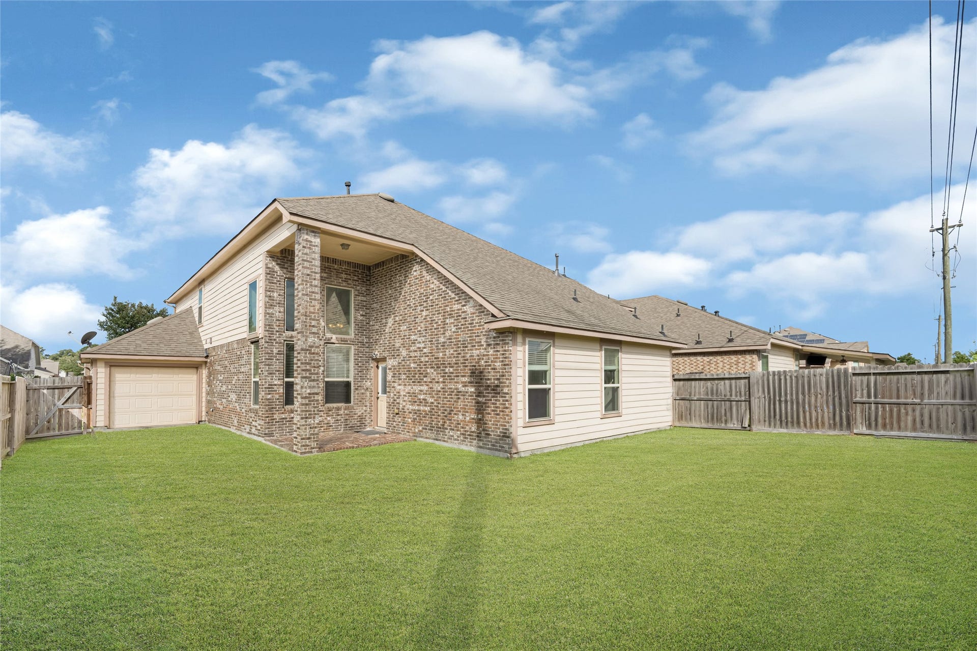 6806 Hunters Trace Lane, Baytown, TX 77521
