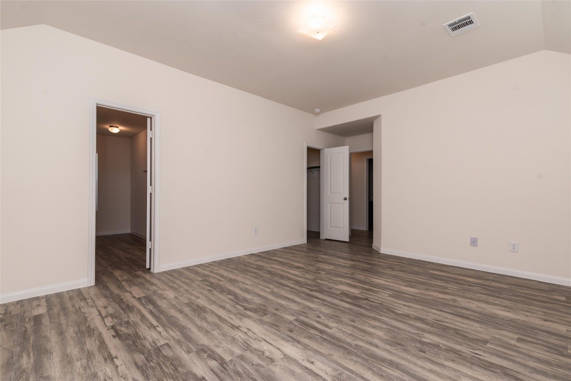 24426 Borelli Drive, Katy, TX 77493 Photos may be representative of the floor plan and not the exact home. Finishes, layout, and features of the actual property for lease may vary.