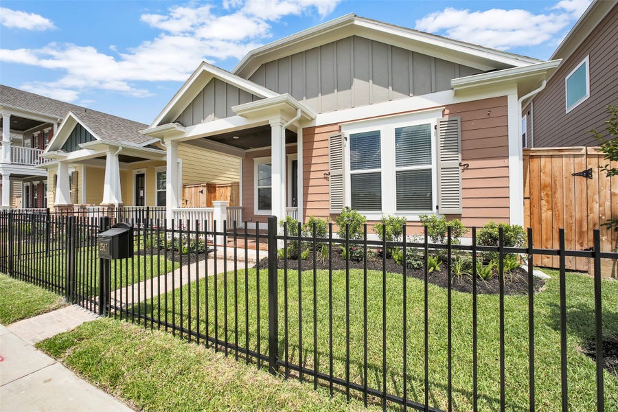 Property photo for 2517 S Houston Avenue, Pearland, TX