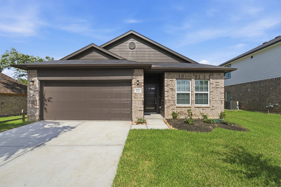 Property photo for 1712 15th St N, Texas City, TX